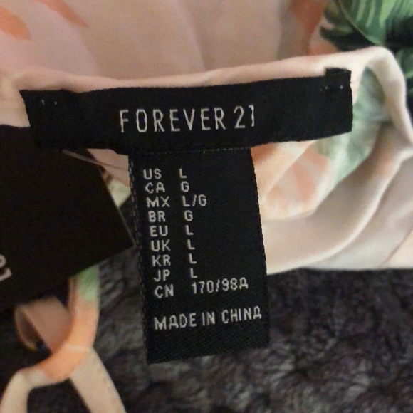 TROPICAL PRINT CROP TOP - Picture 3 of 3